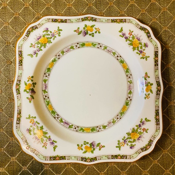 Royal Doulton The Kenilworth 8" Square Cake Plate Rare Floral Cream 2877 England - Picture 1 of 3